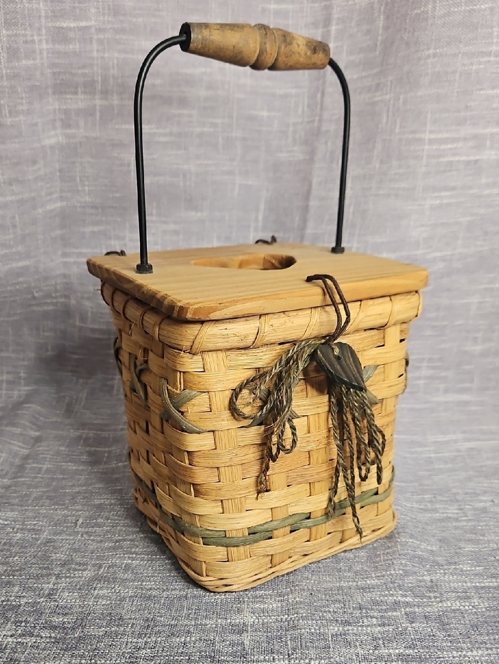 Woven Natural Rattan Tissue Box Holder with Handle